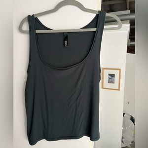 Crop top, hunter green.